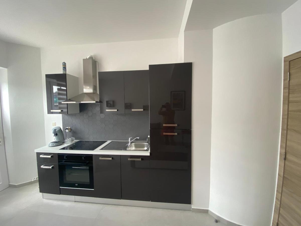 1-C Superbe Appartement Tres Calme Et Bien Decore Charleroi Exterior foto