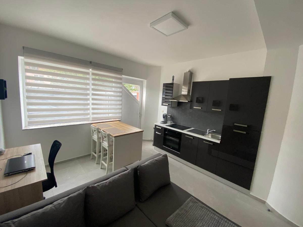 1-C Superbe Appartement Tres Calme Et Bien Decore Charleroi Exterior foto
