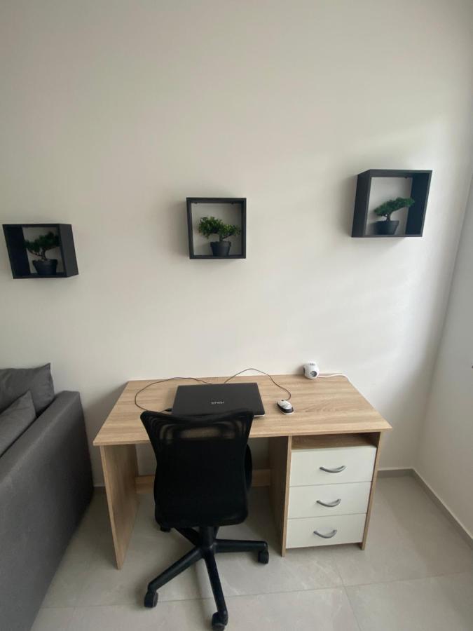 1-C Superbe Appartement Tres Calme Et Bien Decore Charleroi Exterior foto