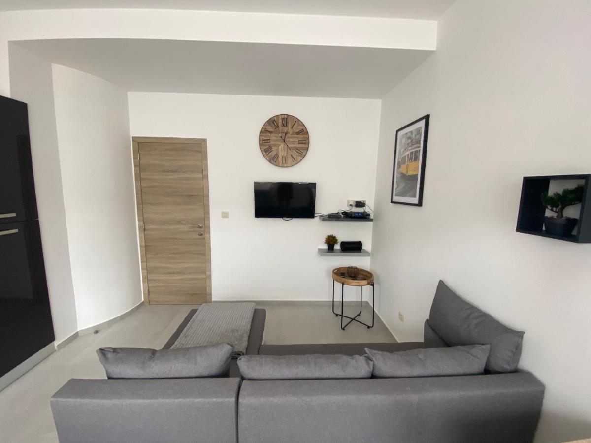 1-C Superbe Appartement Tres Calme Et Bien Decore Charleroi Exterior foto